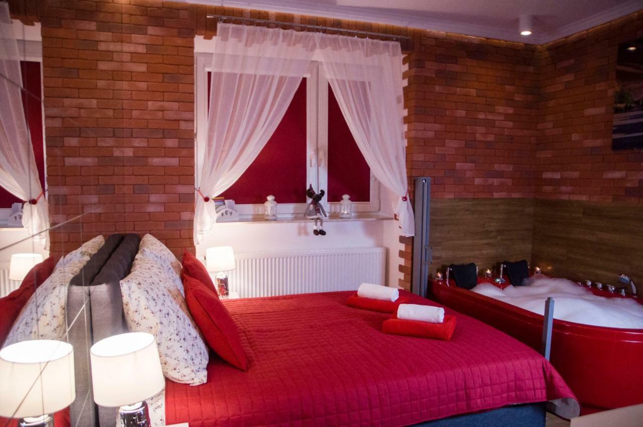Jacuzzi Apartment Red Красков Екстериор снимка